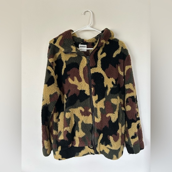 Sunday Tops - Sunday Best Aritzia Sherpa Jacket Camouflage Black, Olive & Brown Women’s Small